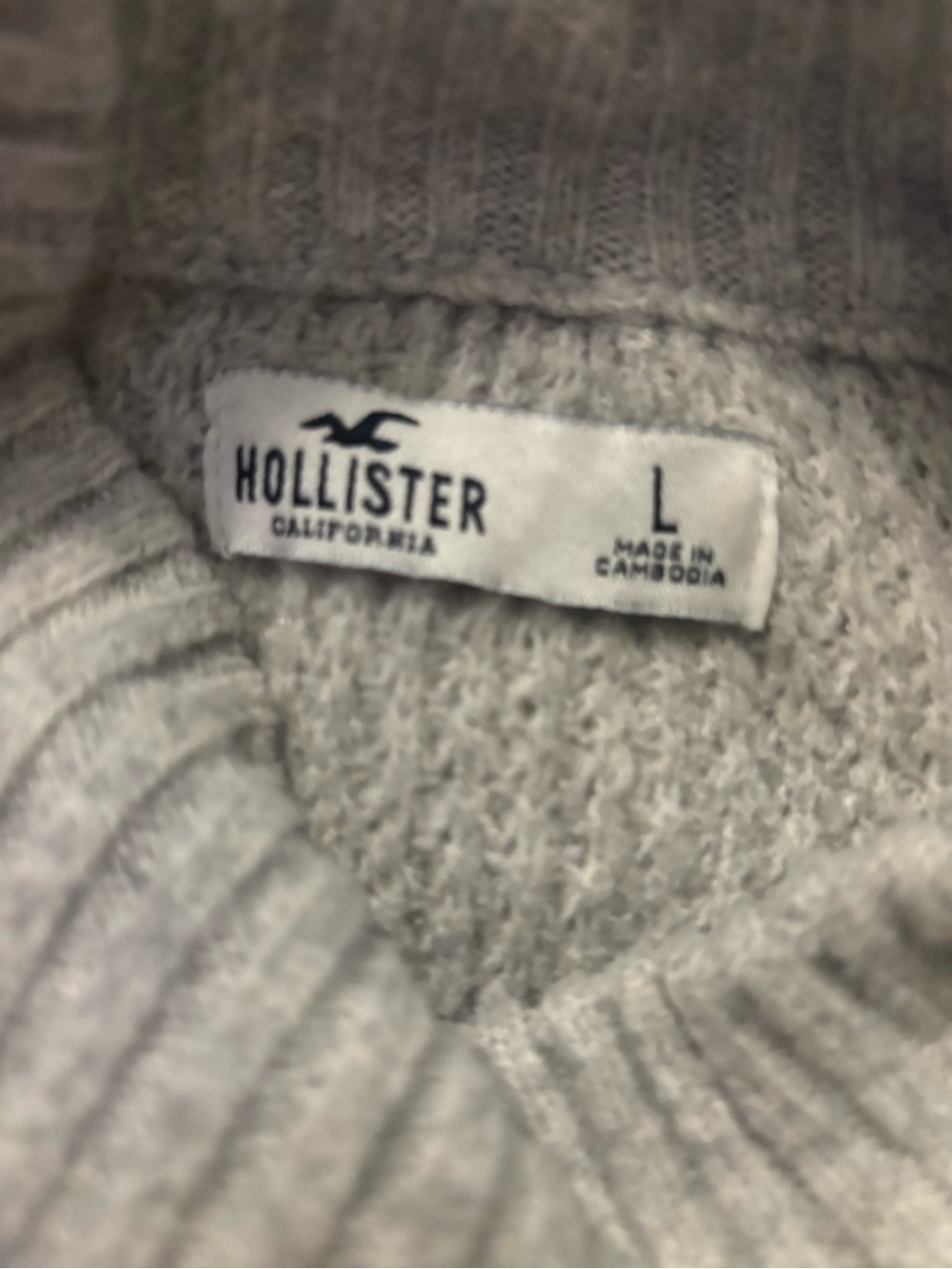 Hollister Light Gray Waffle Knit Cropped Turtleneck Sweater - Picture 2 of 3